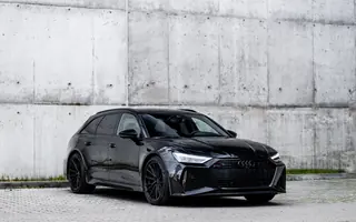 Audi RS6 z przodu i z prawego profilu