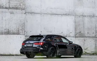Audi RS6 z tyłu i z profilu