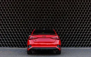Audi S3 Quattro widziane centralnie z tyłu