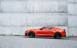 Chevrolet Camaro SS widziane z boku