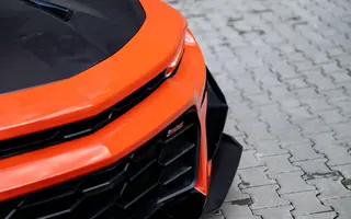 Zbliżenie na grill Chevrolet Camaro SS