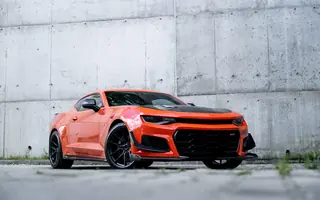 Chevrolet Camaro SS z przodu i z lewego profilu