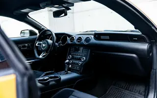 Wnętrze Forda Mustanga V6