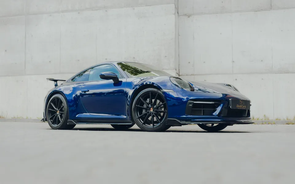 Porsche 911 Carrera 4 jako sportowe auto ślubne
