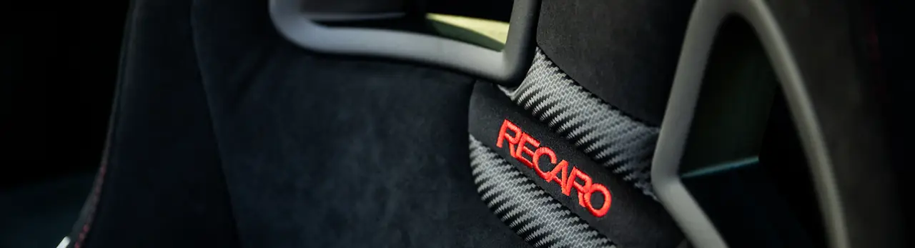 Detal sportowego fotela Recaro w Renault Megane R.S. Trophy Ultime