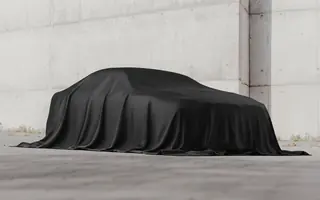 Samochód ukryty pod pokrowcem – Mercedes GLA 200