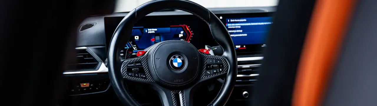 Sportowa kierownica i cyfrowy kokpit BMW M3